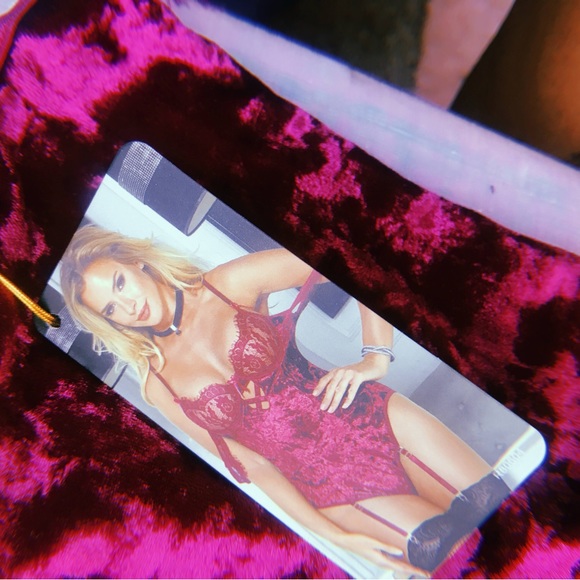 NWT Maroon Lace Lingerie with garter straps - Size Medium - Picture 7 of 16